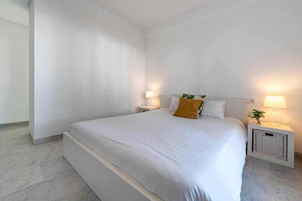 Vakantiehuis Townhouse W/ Swimming Pool And Underground Parking *